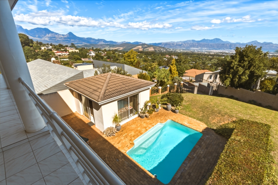 6 Bedroom Property for Sale in La Concorde Western Cape